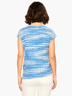 NZT Dotty Lines Short Sleeve Crew Assymetrical Tee BLUE MULTI 8 NZT Dotty Lines Short Sleeve Crew Assymetrical Tee BLUE MULTI -Varley Shop NZTM232024BLTPRODUCT 03